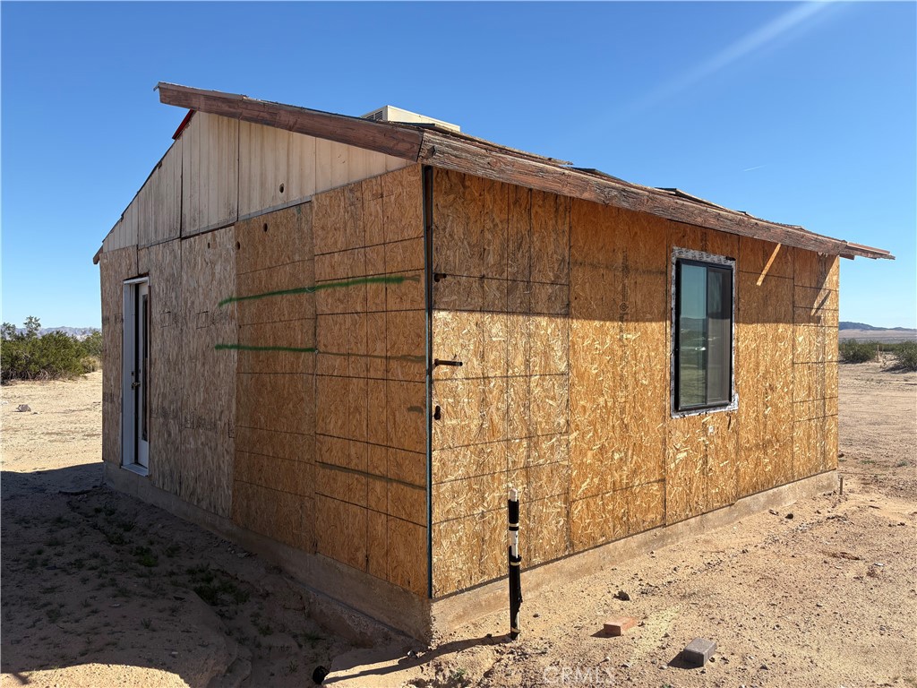 85875 Diamond Bar Road Twentynine Palms, CA 92277 - Photo 10 of 10 a house view with a backyard space