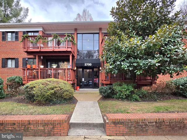 $2,100 | 2700 Dartmouth Road, Unit 5, Alexandria, VA 22314