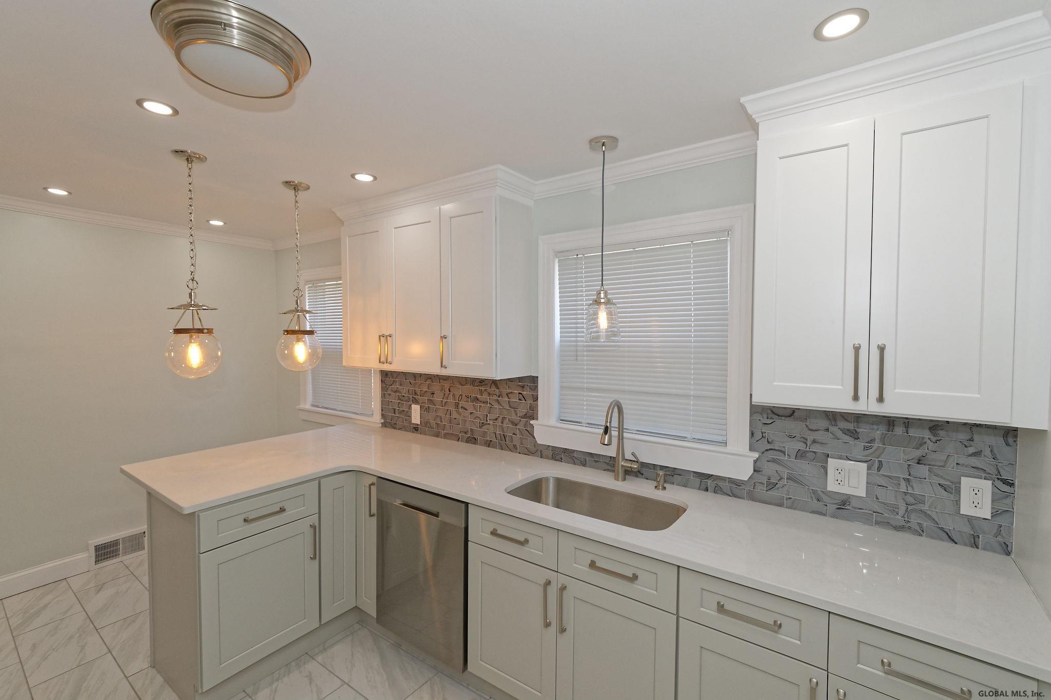 318 Sullivan Road Schenectady, NY 12304 - Photo 13 of 32 Photo 13