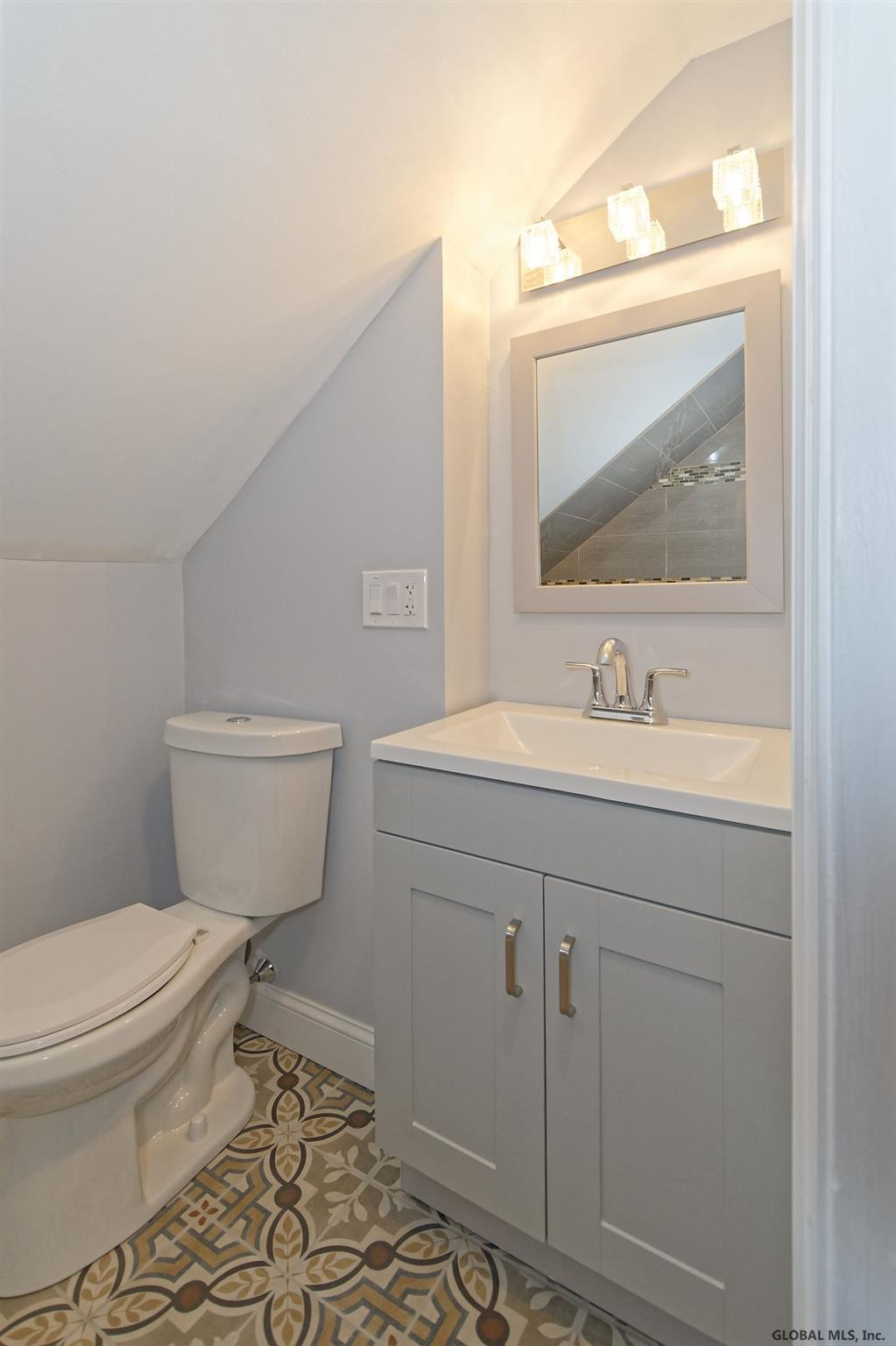 318 Sullivan Road Schenectady, NY 12304 - Photo 18 of 32 Photo 18