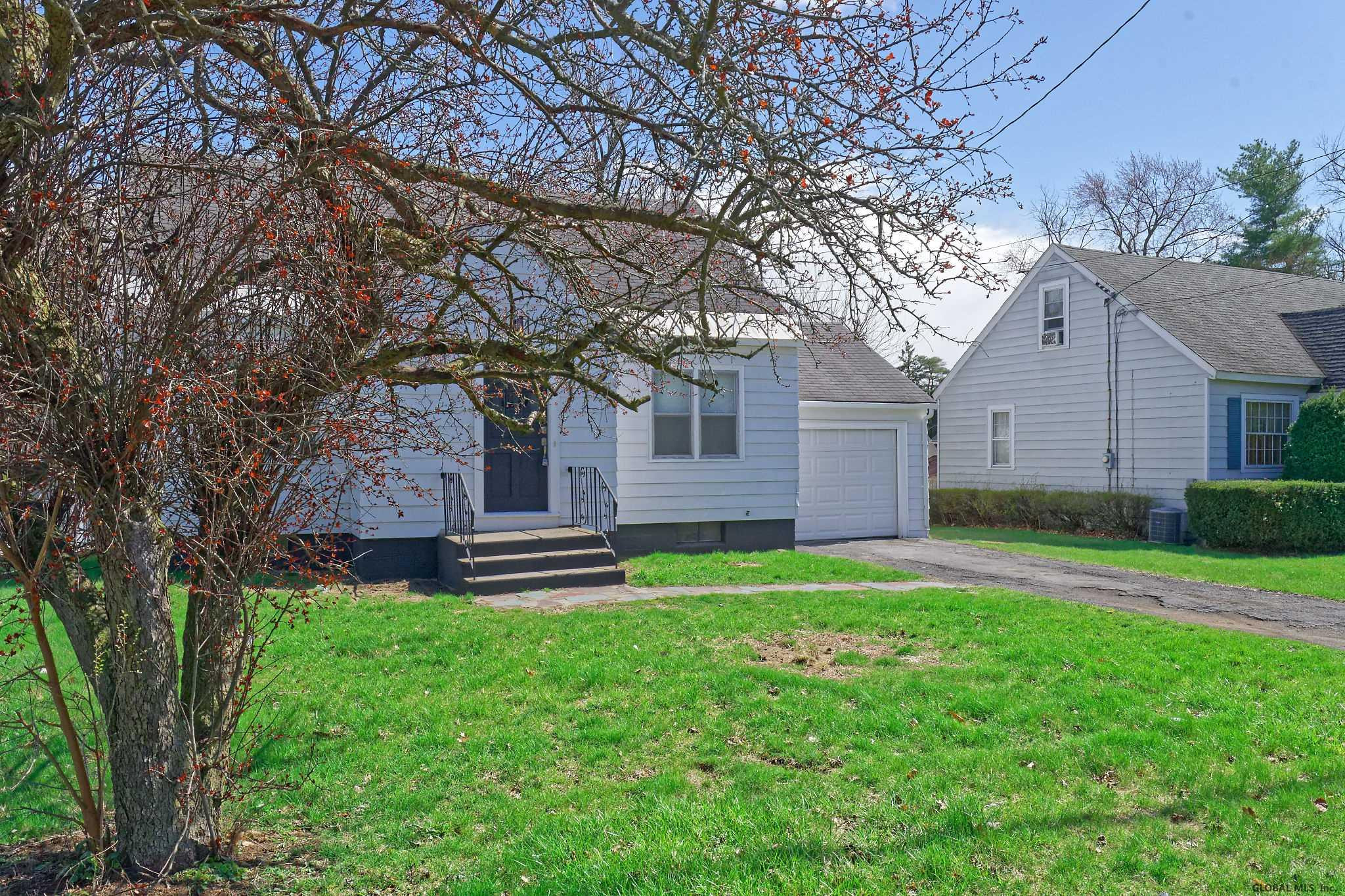 318 Sullivan Road Schenectady, NY 12304 - Photo 2 of 32 Photo 2