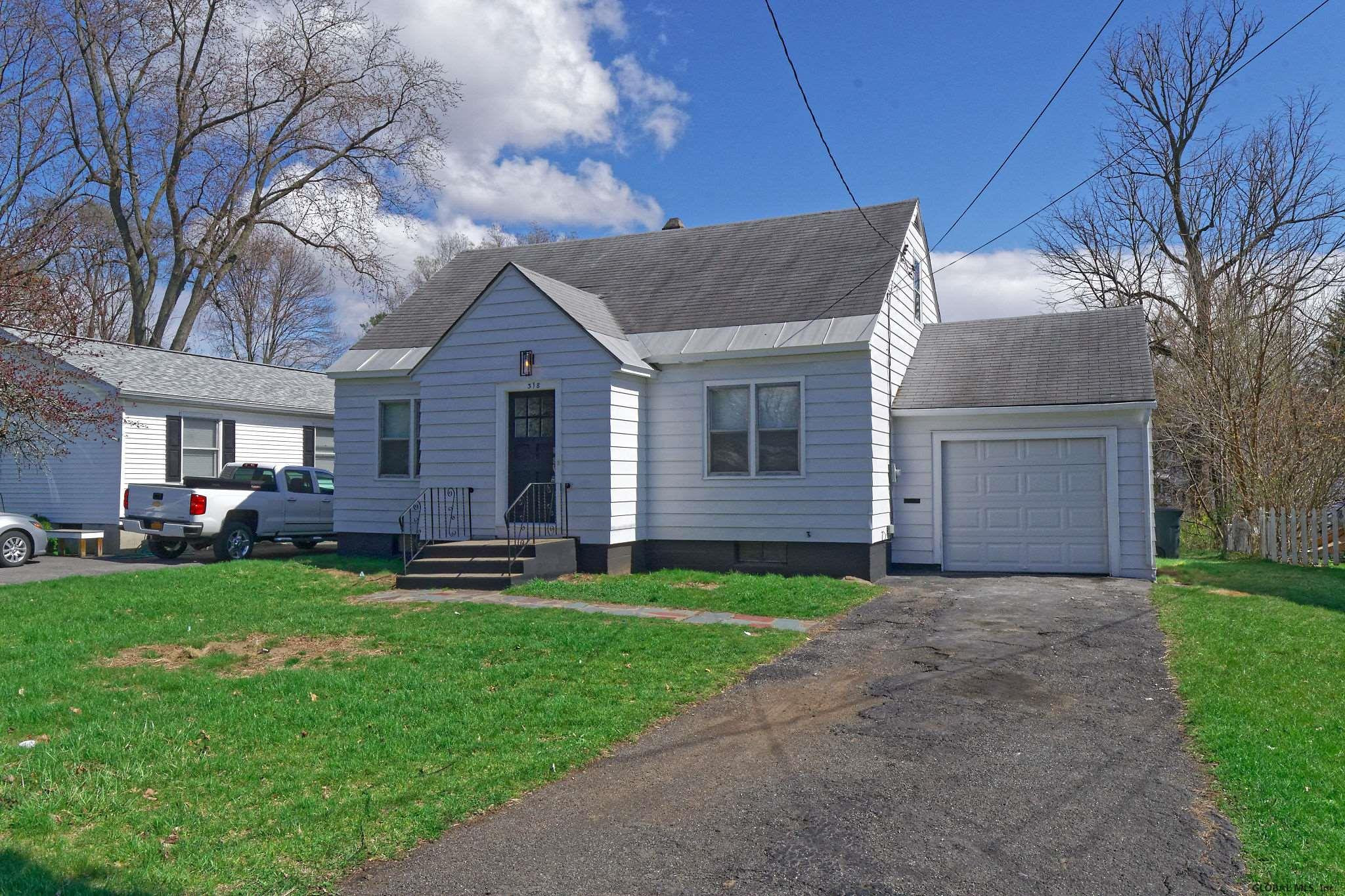 318 Sullivan Road Schenectady, NY 12304 - Photo 3 of 32 Photo 3