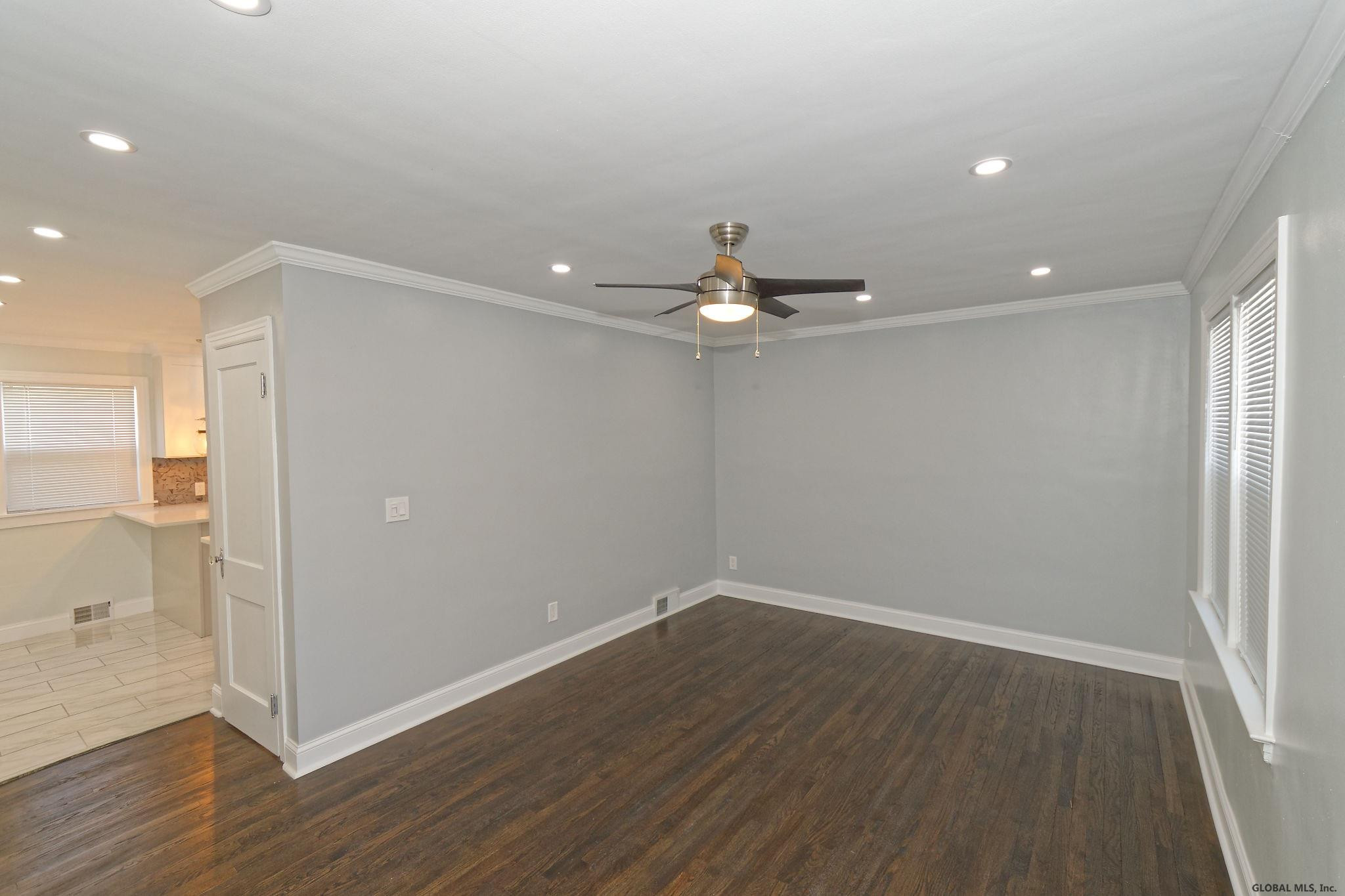 318 Sullivan Road Schenectady, NY 12304 - Photo 5 of 32 Photo 5
