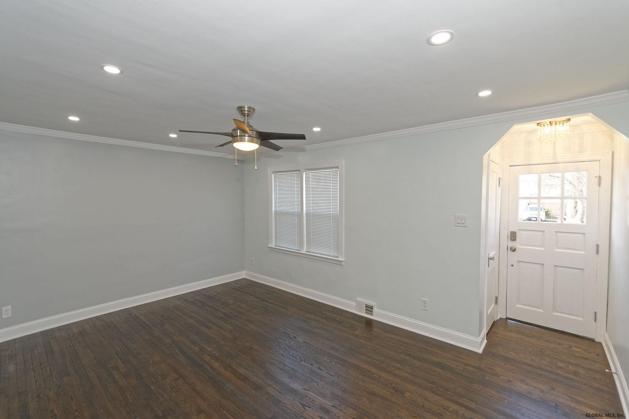 318 Sullivan Road Schenectady, NY 12304 - Photo 6 of 32 Photo 6