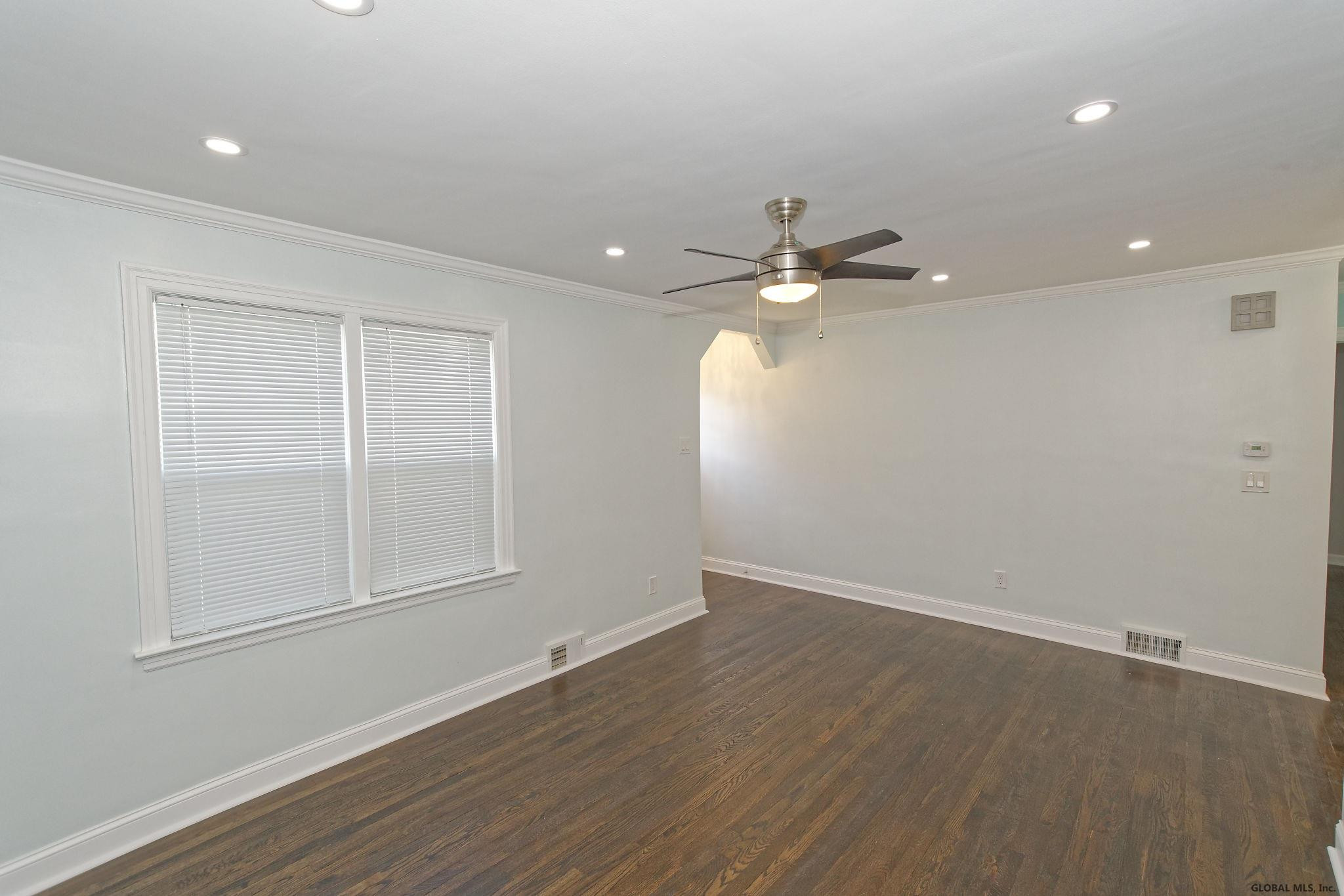 318 Sullivan Road Schenectady, NY 12304 - Photo 7 of 32 Photo 7