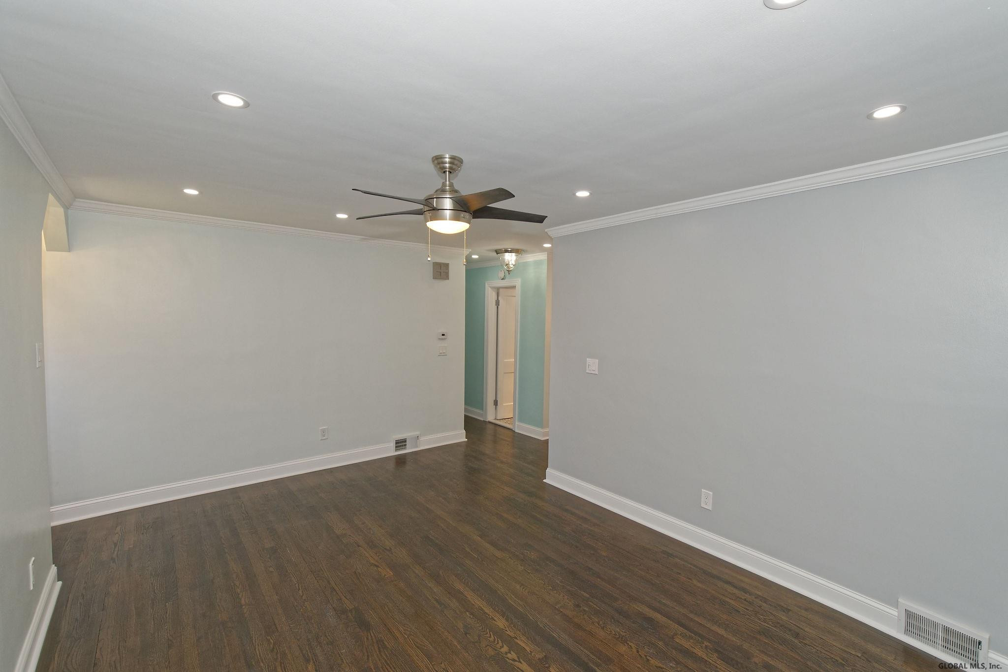 318 Sullivan Road Schenectady, NY 12304 - Photo 8 of 32 Photo 8
