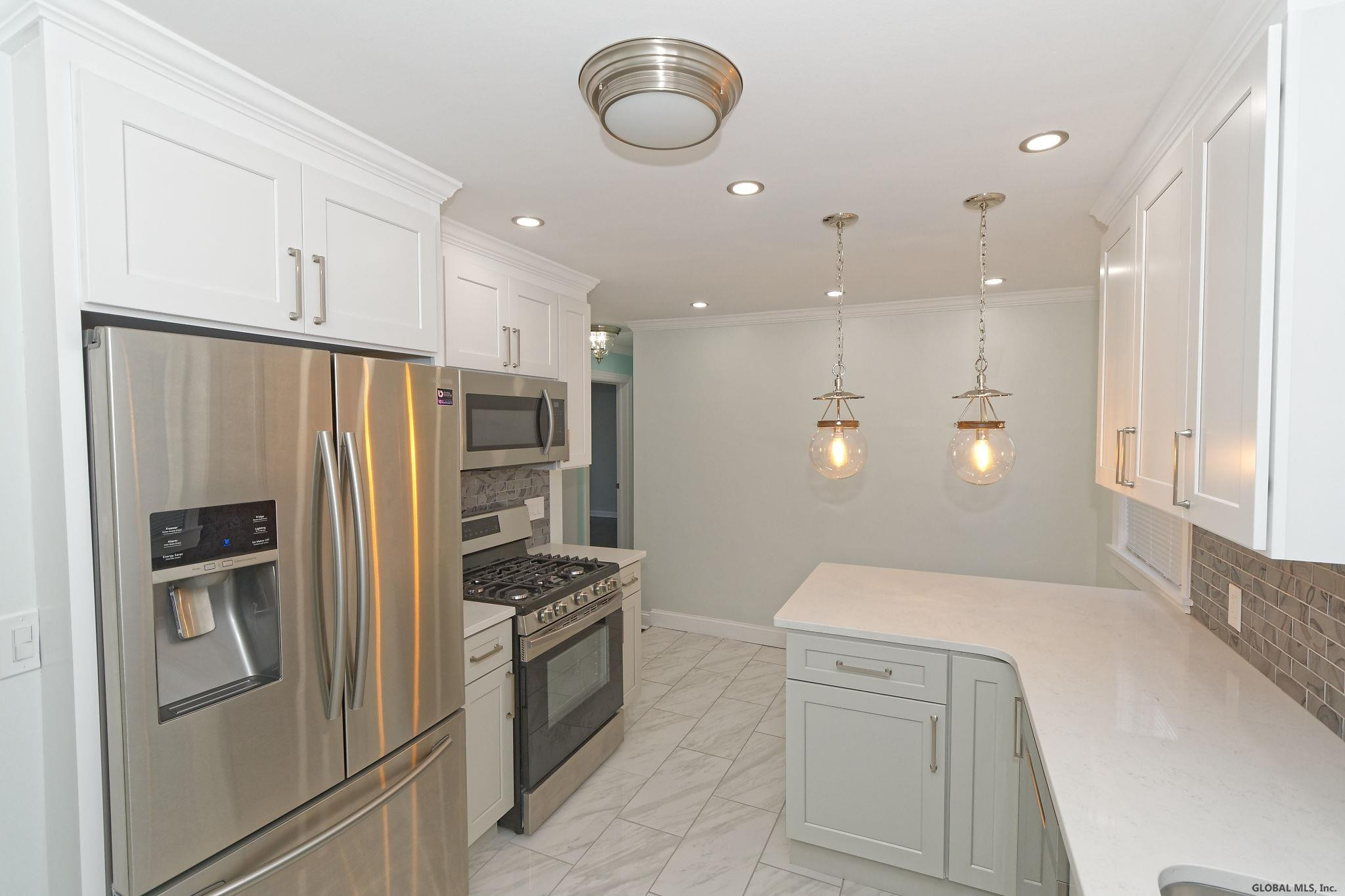 318 Sullivan Road Schenectady, NY 12304 - Photo 9 of 32 Photo 9
