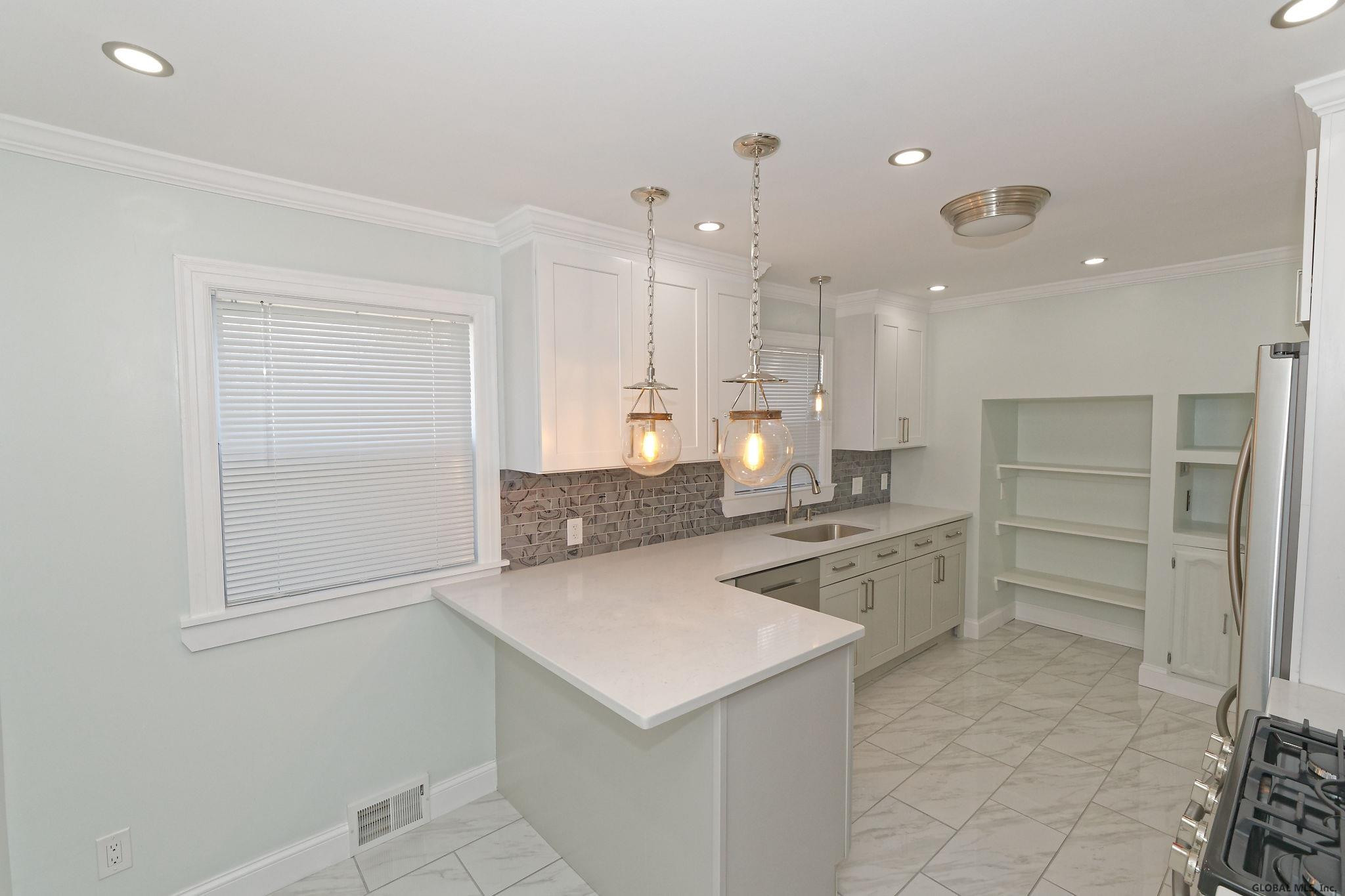 318 Sullivan Road Schenectady, NY 12304 - Photo 10 of 32 Photo 10