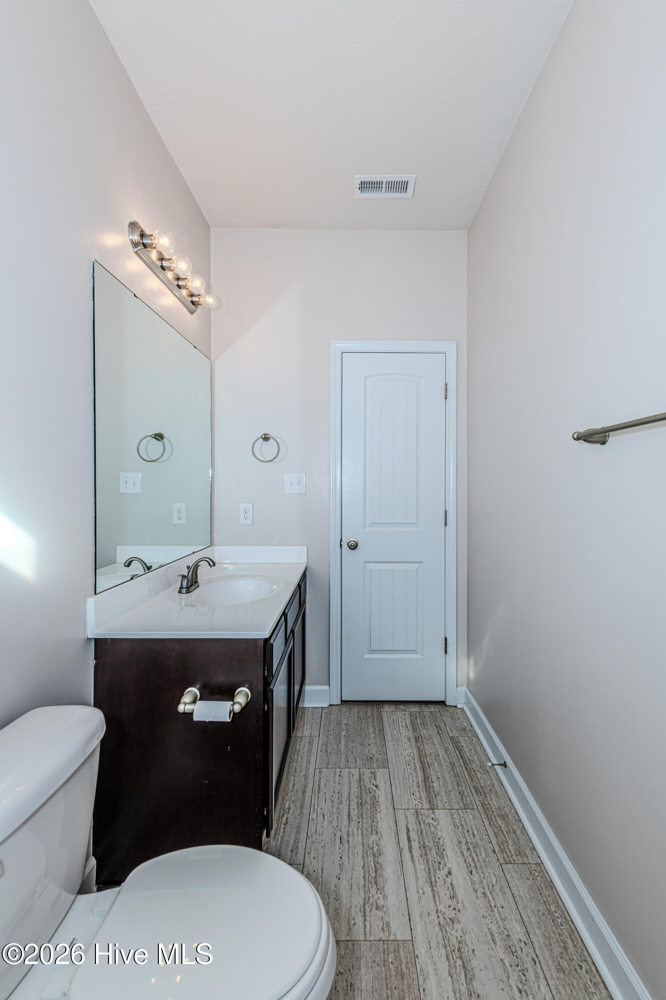 341 Frisco Way Holly Ridge, NC 28445 - Photo 39 of 61 Upstairs hall full bathroom