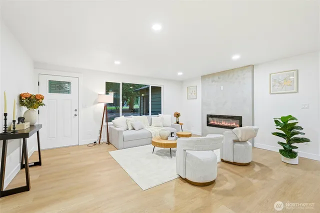 $725,000 | 13417 Meridian Place West, Everett, WA 98208