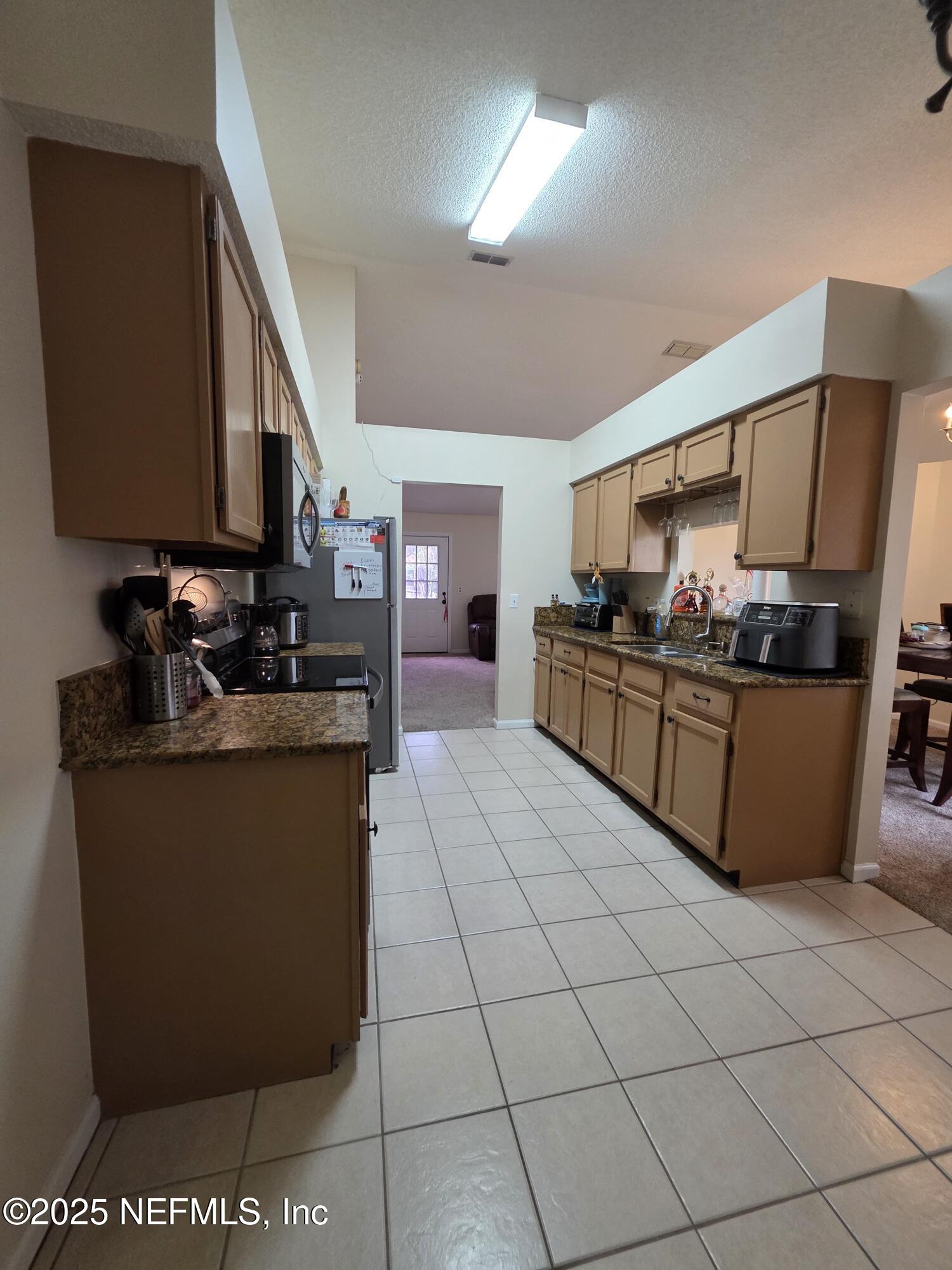 11325 Blossom Ridge Drive Jacksonville, FL 32218 - Photo 9 of 22 Kitchen