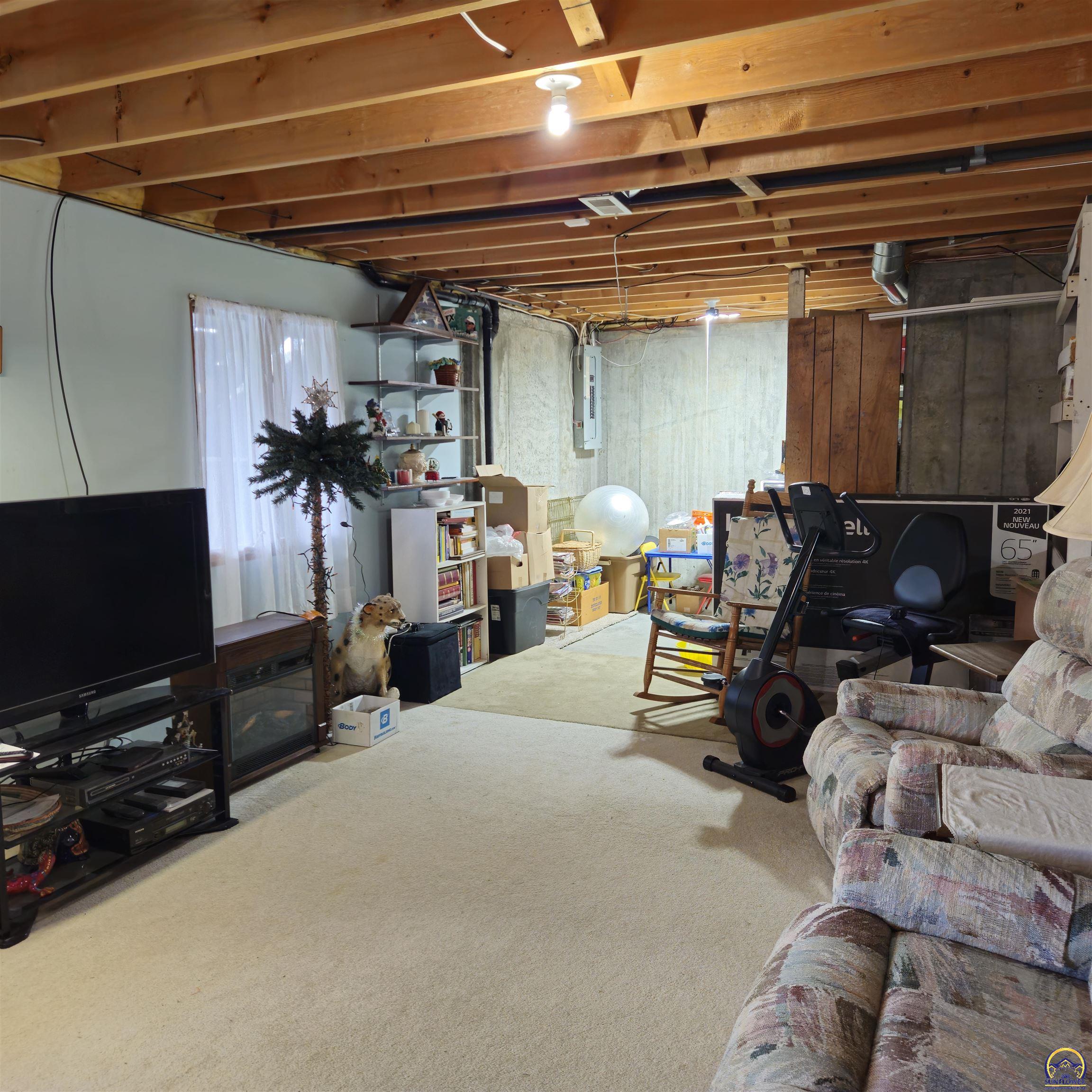 5334 Northwest Rochester Road Topeka, KS 66617 - Photo 12 of 21