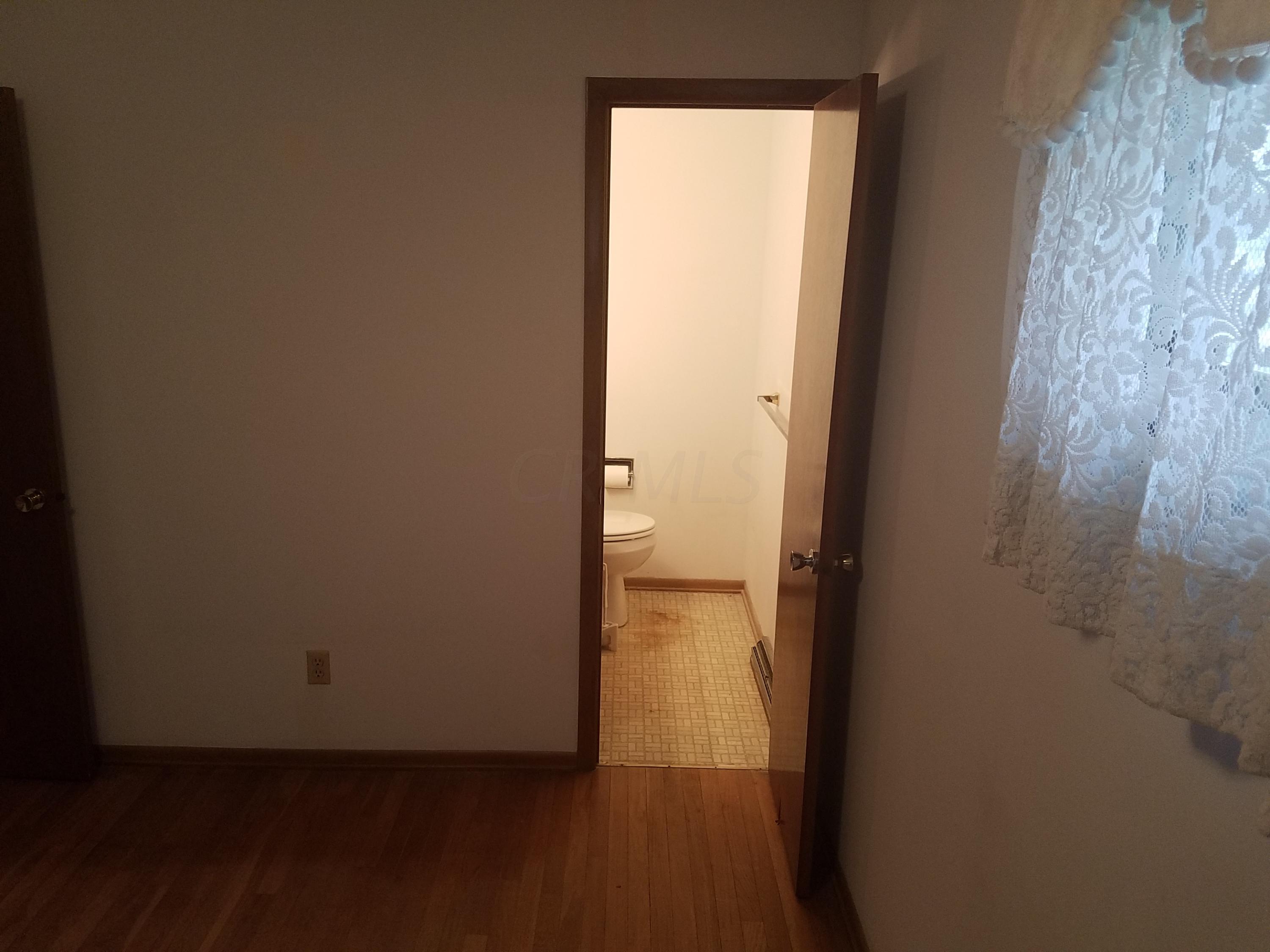 8120 Ridge Road Zanesville, OH 43701 - Photo 12 of 24