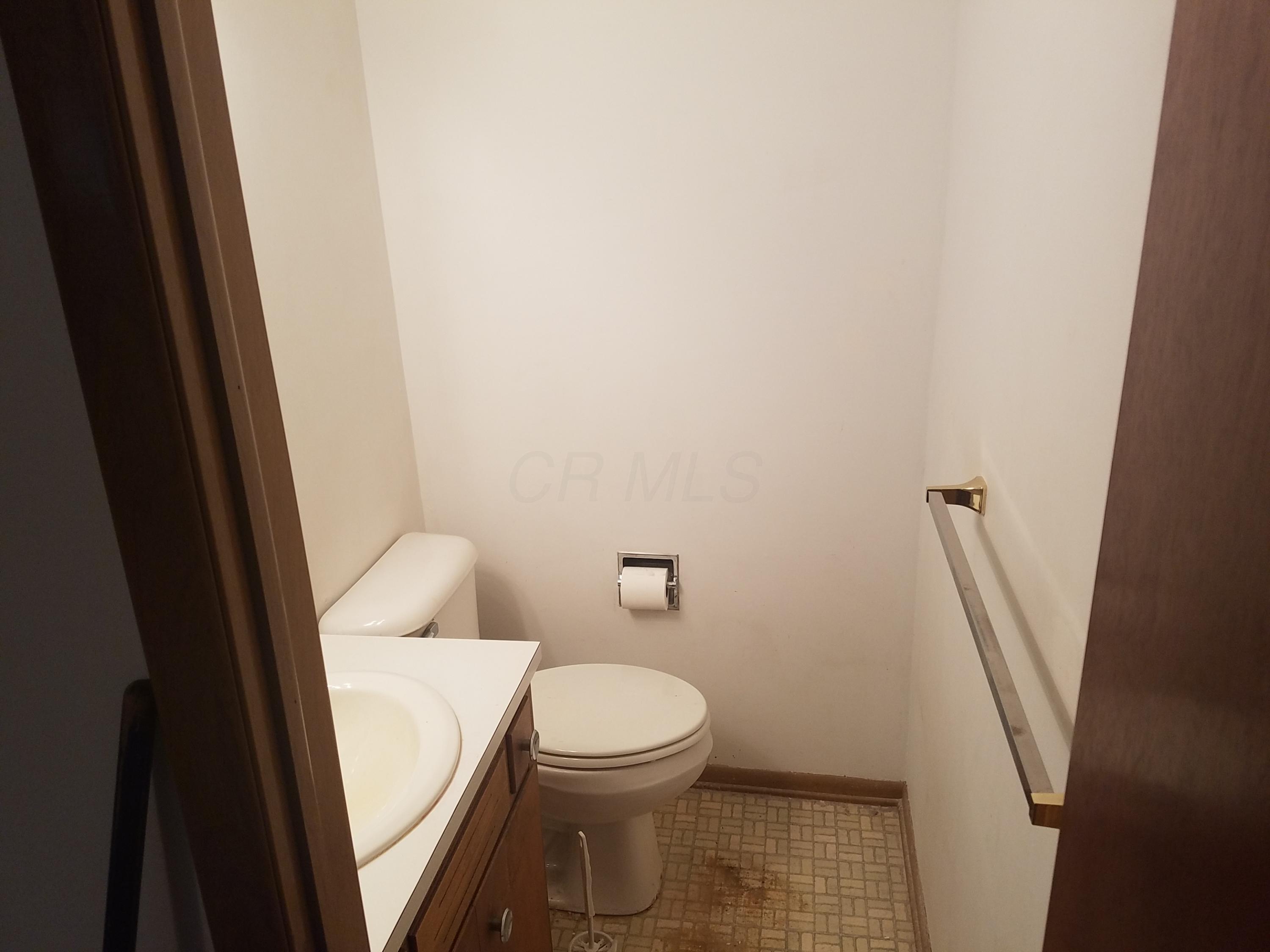 8120 Ridge Road Zanesville, OH 43701 - Photo 13 of 24