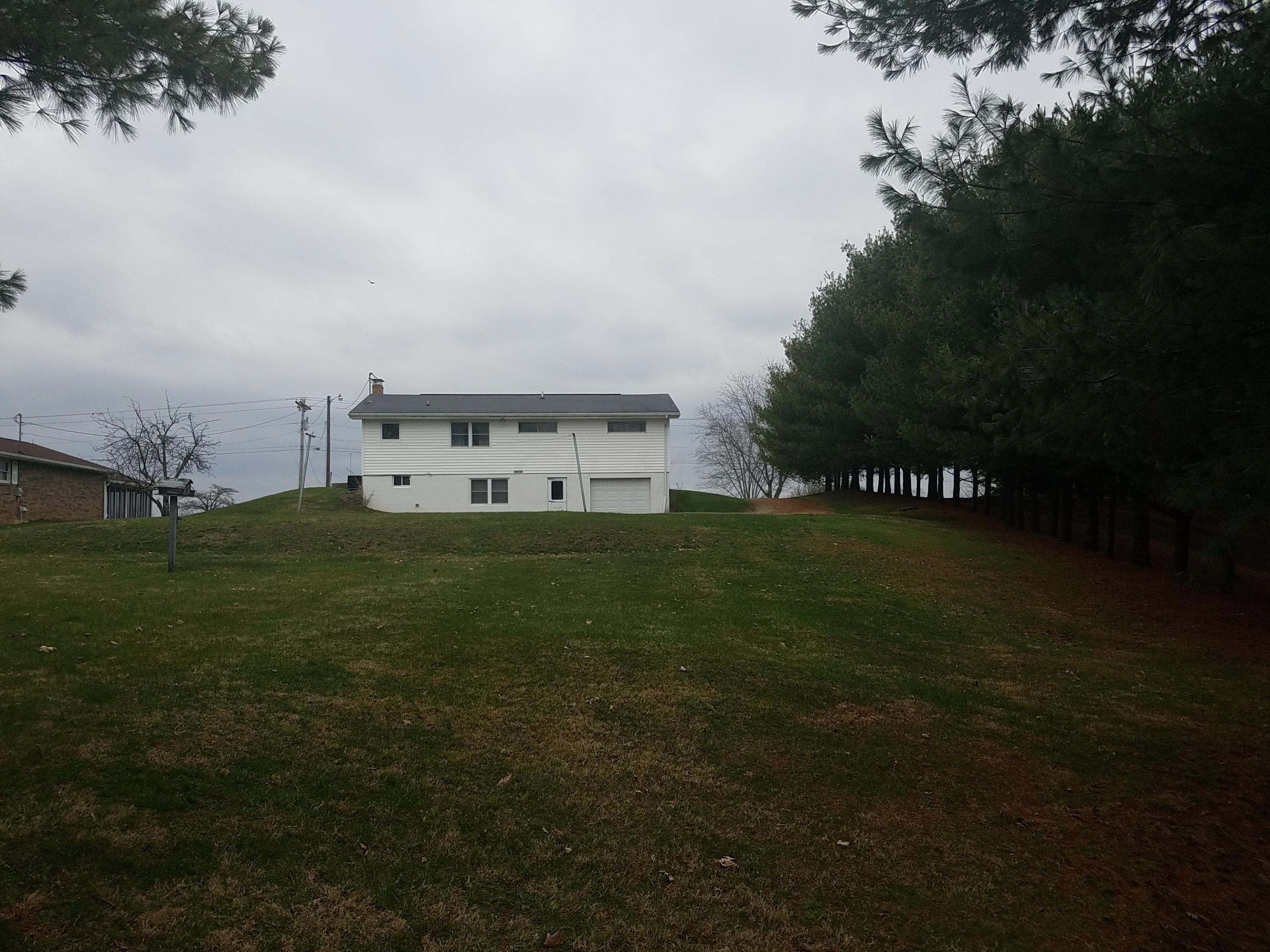 8120 Ridge Road Zanesville, OH 43701 - Photo 2 of 24