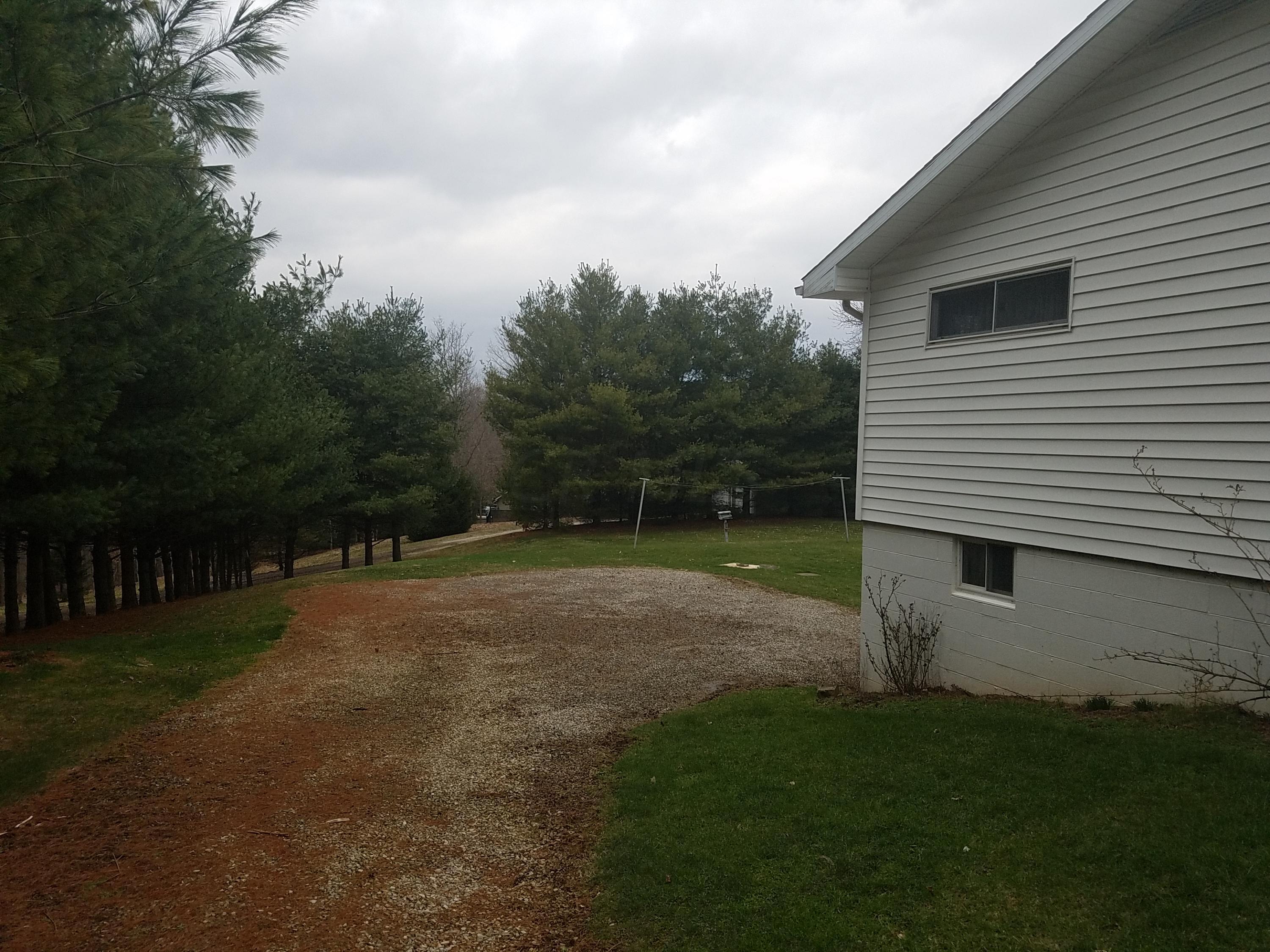 8120 Ridge Road Zanesville, OH 43701 - Photo 3 of 24