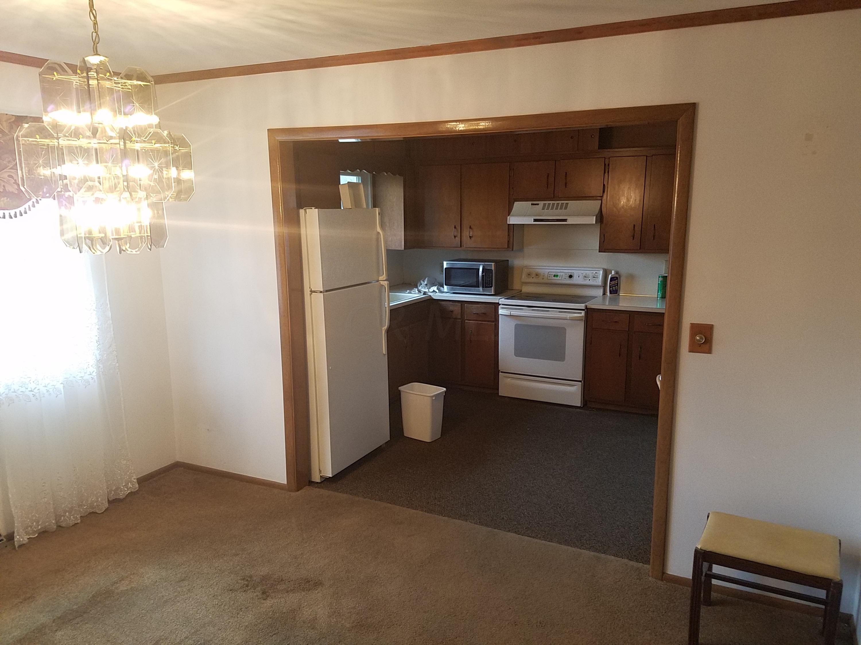 8120 Ridge Road Zanesville, OH 43701 - Photo 4 of 24