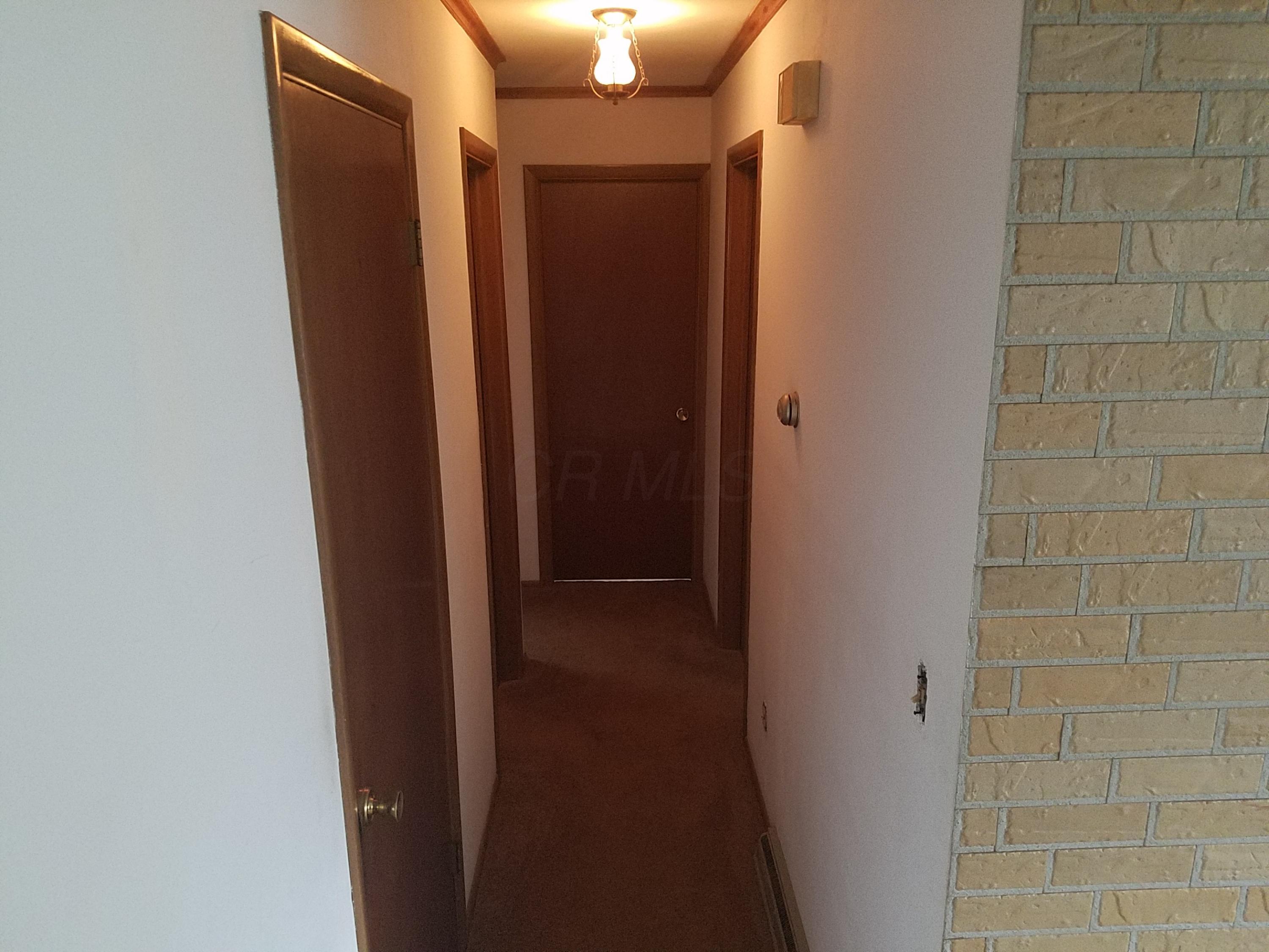 8120 Ridge Road Zanesville, OH 43701 - Photo 8 of 24