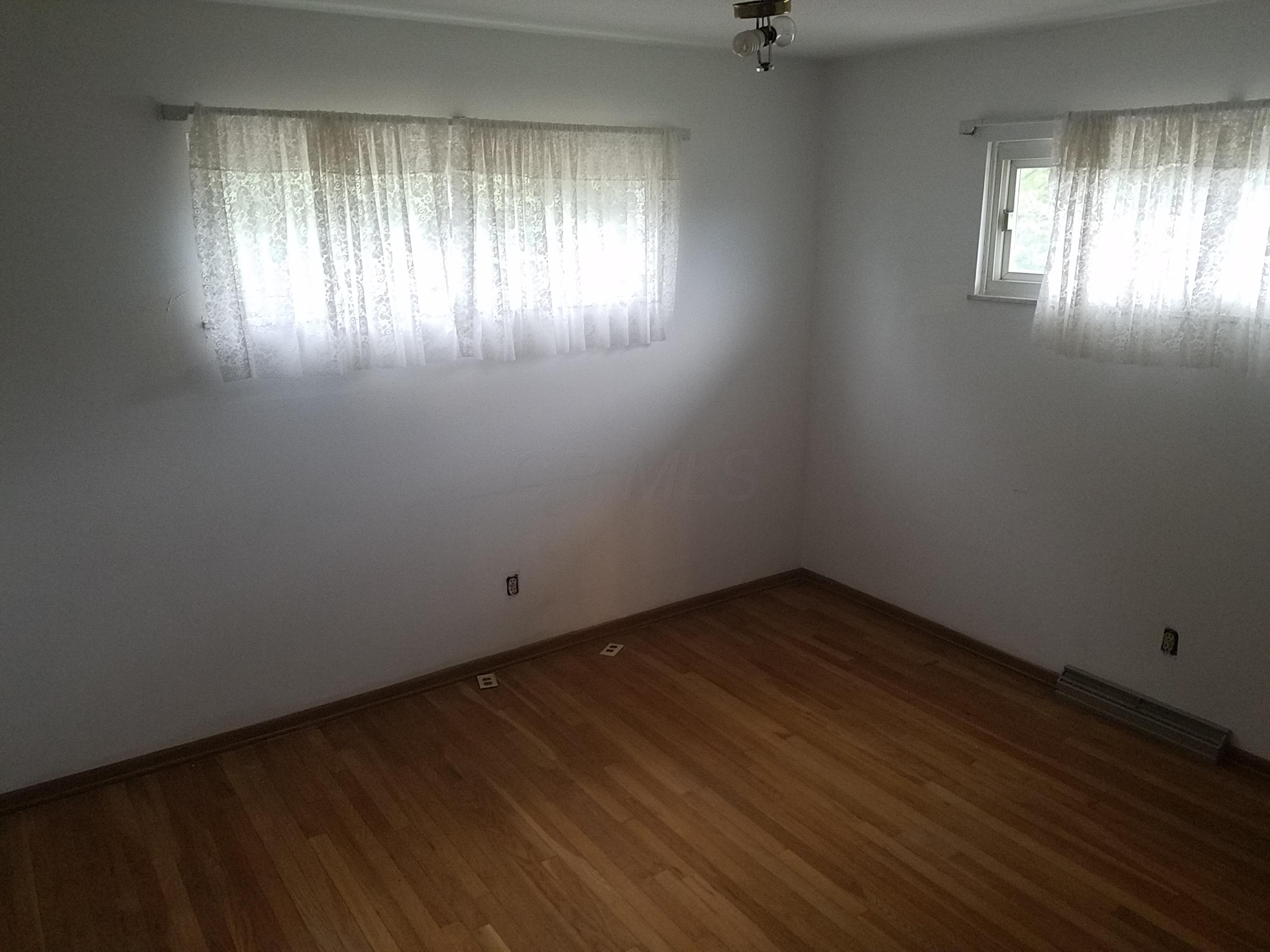8120 Ridge Road Zanesville, OH 43701 - Photo 9 of 24
