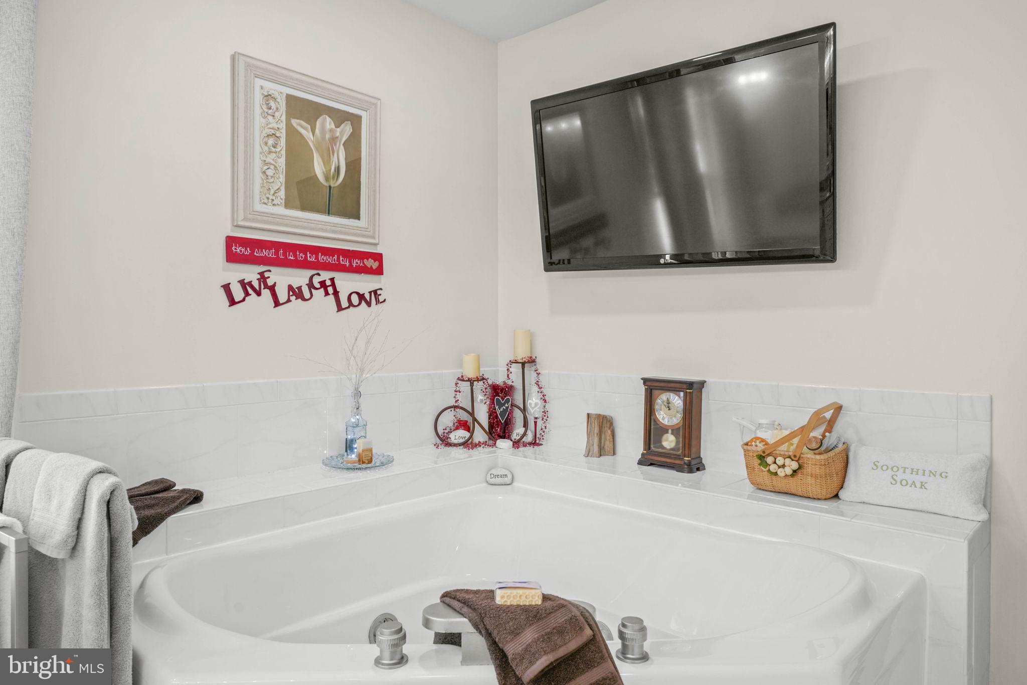 17432 Rock Point Road Newburg, MD 20664 - Photo 31 of 55 Upper Level - Primary Bathroom