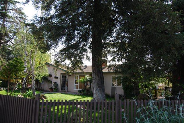 200 North Rice Road Ojai, CA 93023 - Photo 21 of 21 a small yard in front of a house with a tree