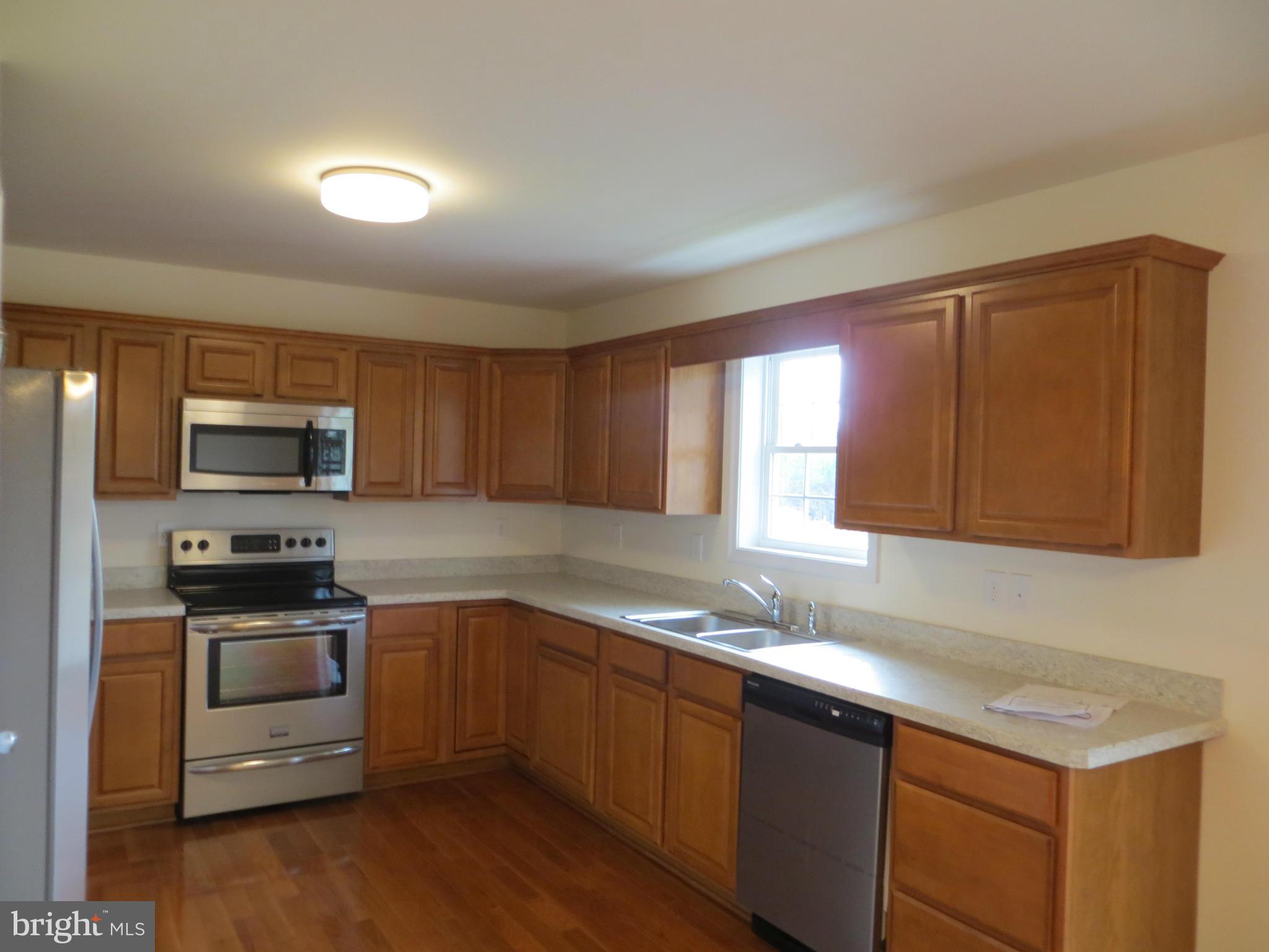 31253 Price Road Locust Grove, VA 22508 - Photo 9 of 24 Kitchen Beveled Formica Countertops
