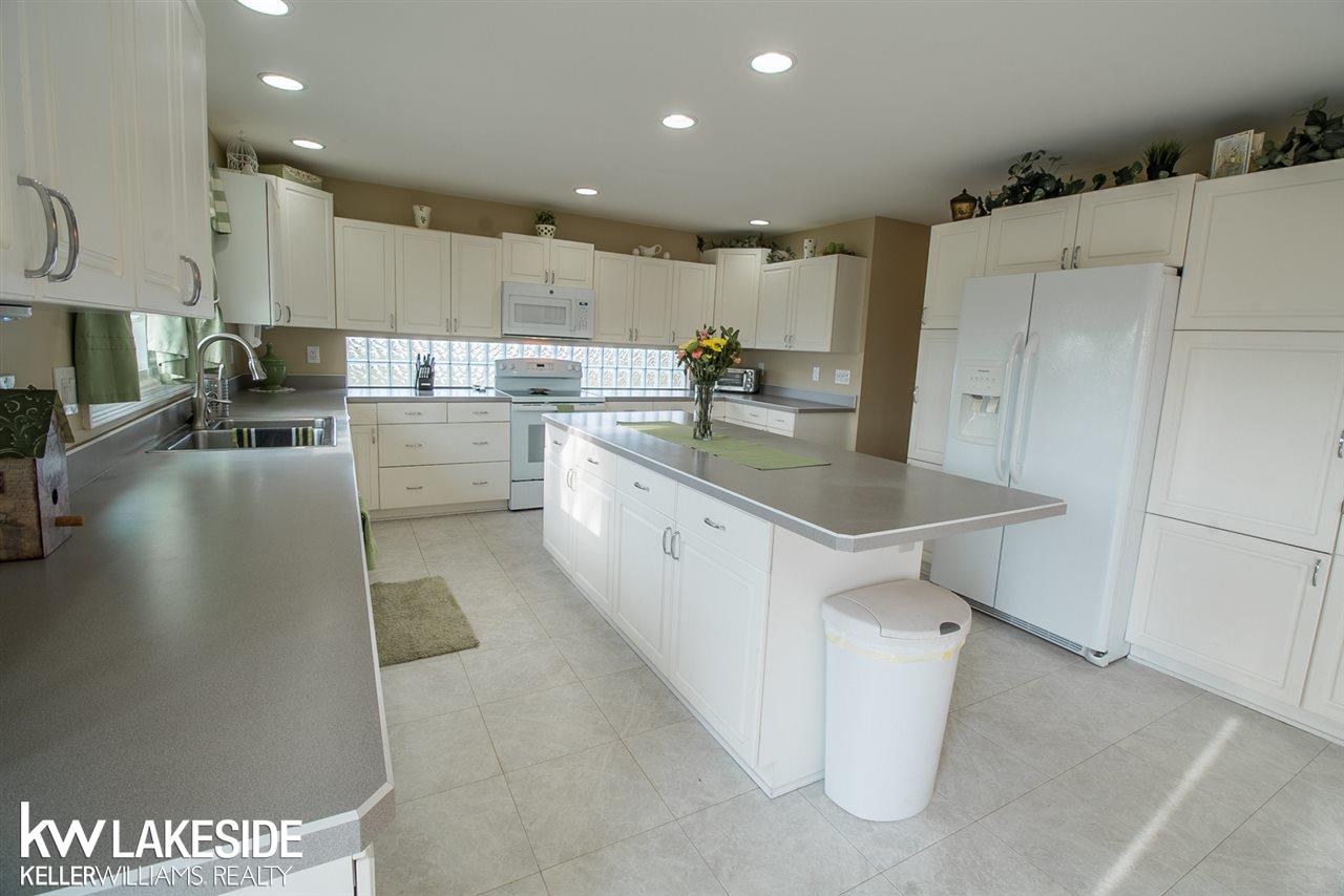 52301 Sass Road New Baltimore, MI 48047 - Photo 14 of 42 31376975-13.JPG
