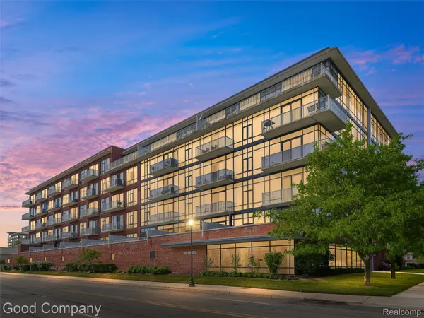 $2,500 | 101 Curry Avenue, Unit 402, Royal Oak, MI 48067