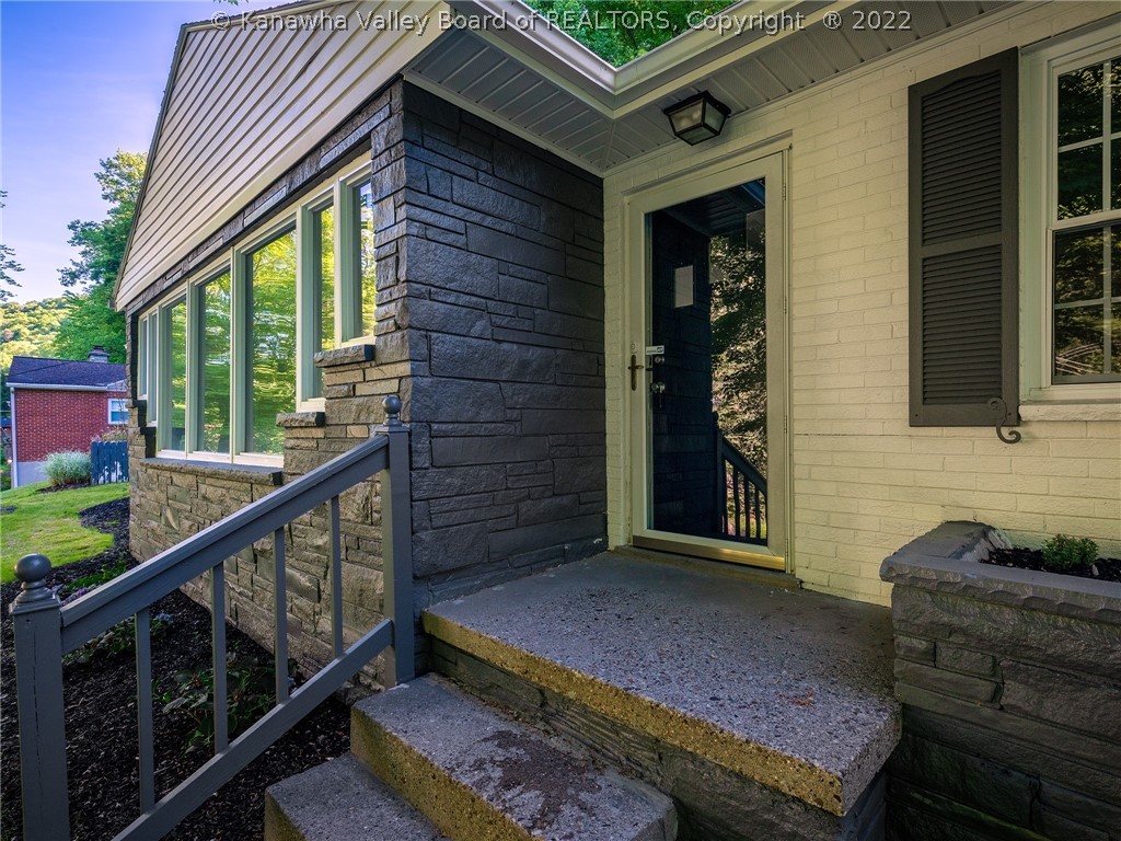 846 Chappell Road Charleston, WV 25304 - Photo 4 of 18 Gallery Image 4
