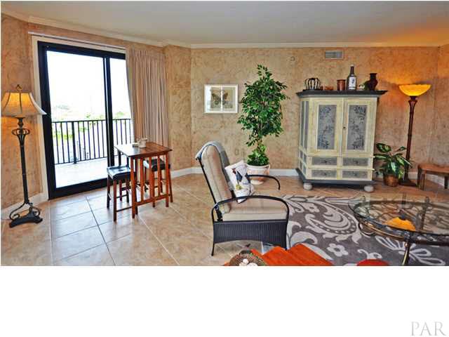 Open, spacious living area with plenty of room for entertaining