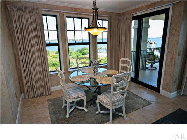 Dining area adjacent to the living room overlooking beautiful Ole River