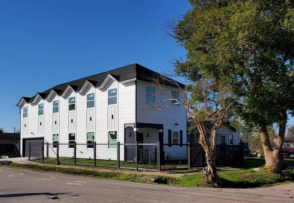 $2,375 | 2615 Campbell Street, Houston, TX 77026