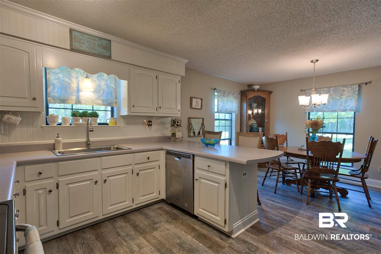 22201 Price Grubbs Road Robertsdale, AL 36567 - Photo 17 of 43 Kitchen