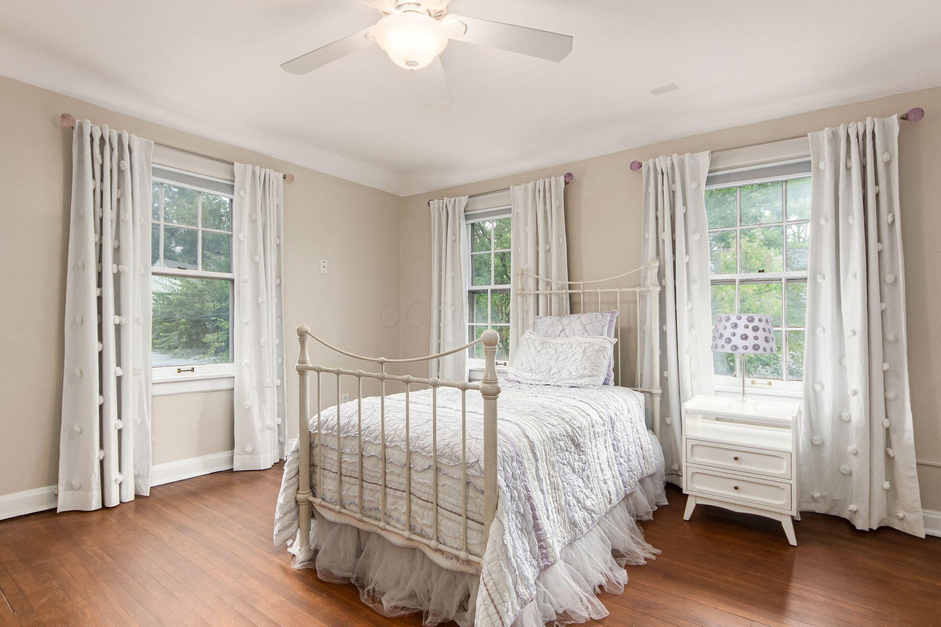 1896 Guilford Road Columbus, OH 43221 - Photo 20 of 42 Back Bedroom