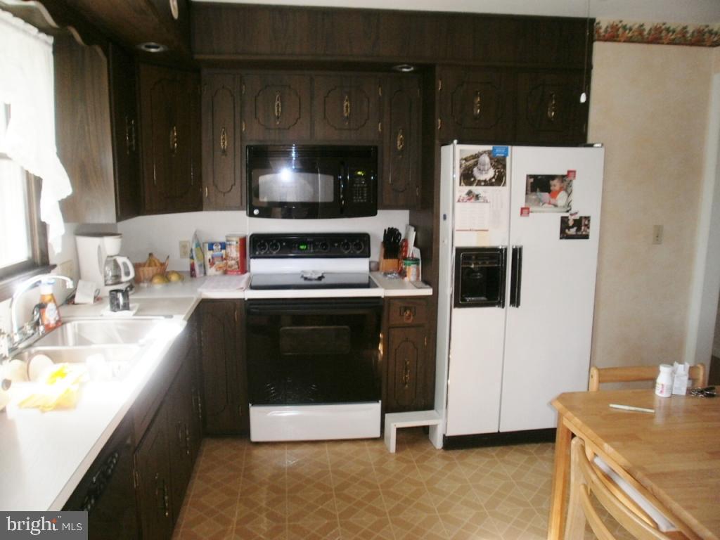 32 Heritage Road Akron, PA 17501 - Photo 4 of 17