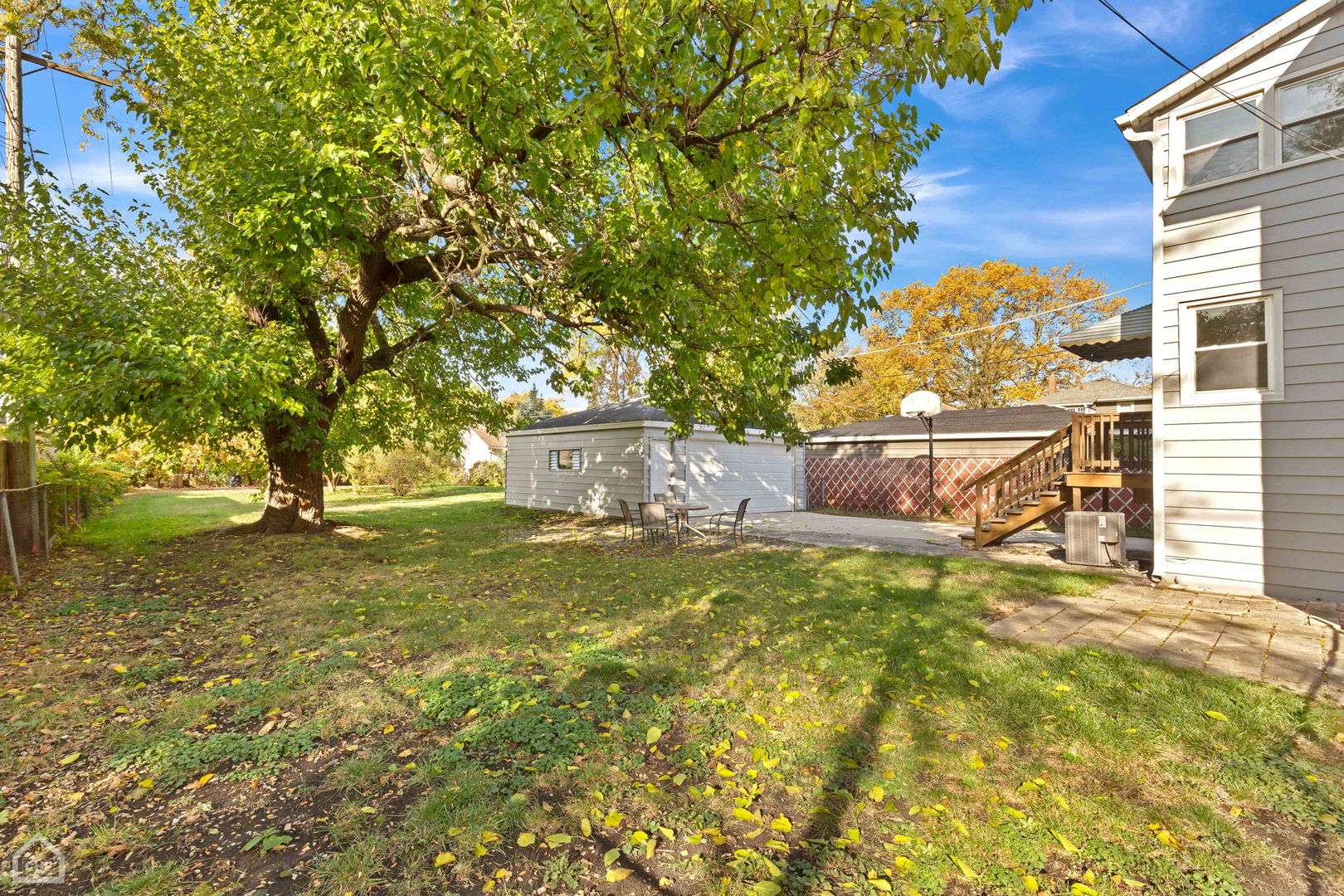 30 North Delaplaine Road Riverside, IL 60546 - Photo 20 of 21 a view of a back yard of the house