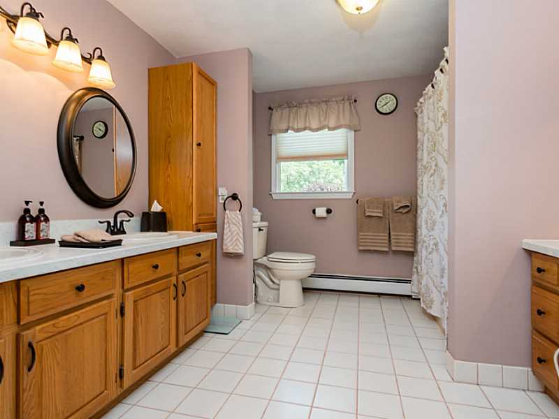 414 New River Road Lincoln, RI 02838 - Photo 15 of 25 Master Bath/Spa.