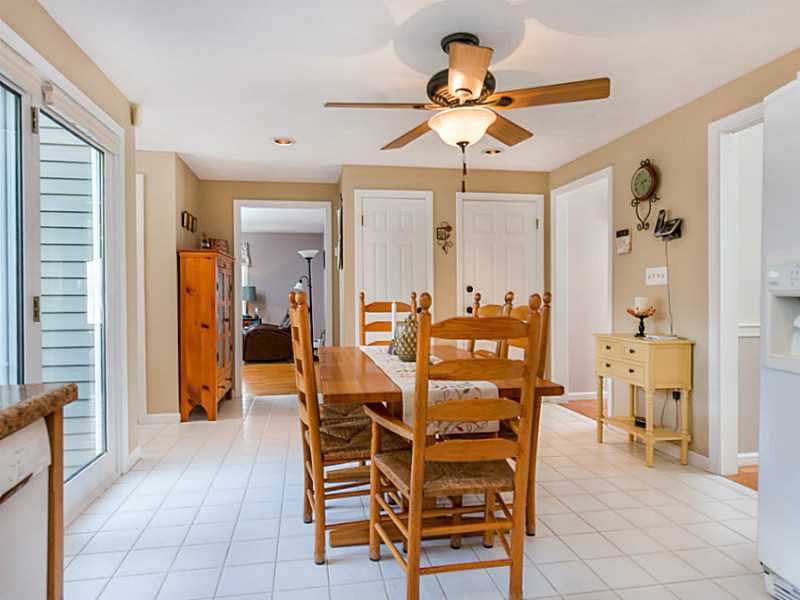 414 New River Road Lincoln, RI 02838 - Photo 7 of 25 Kitchen.