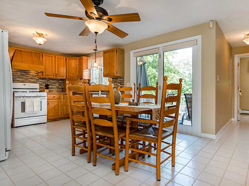 414 New River Road Lincoln, RI 02838 - Photo 8 of 25 Kitchen.