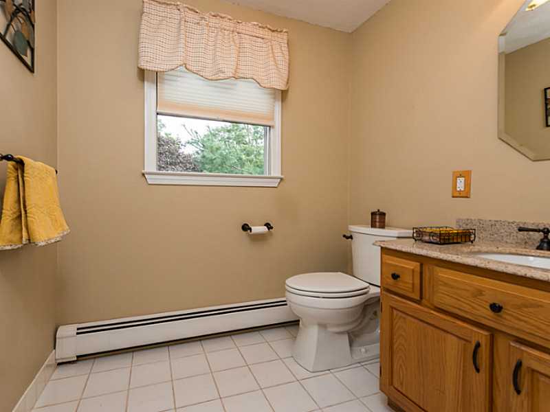 414 New River Road Lincoln, RI 02838 - Photo 10 of 25 Bathroom.