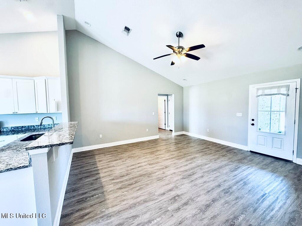 24 Bear Path Picayune, MS 39466 - Photo 7 of 27 IMG_1316