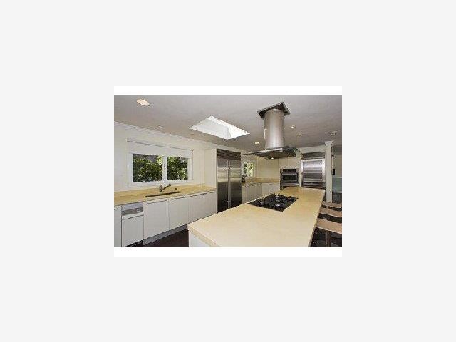 532 Craig Road Hillsborough, CA 94010 - Photo 4 of 9 Gallery Image 4