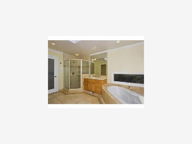 532 Craig Road Hillsborough, CA 94010 - Photo 7 of 9 Gallery Image 7