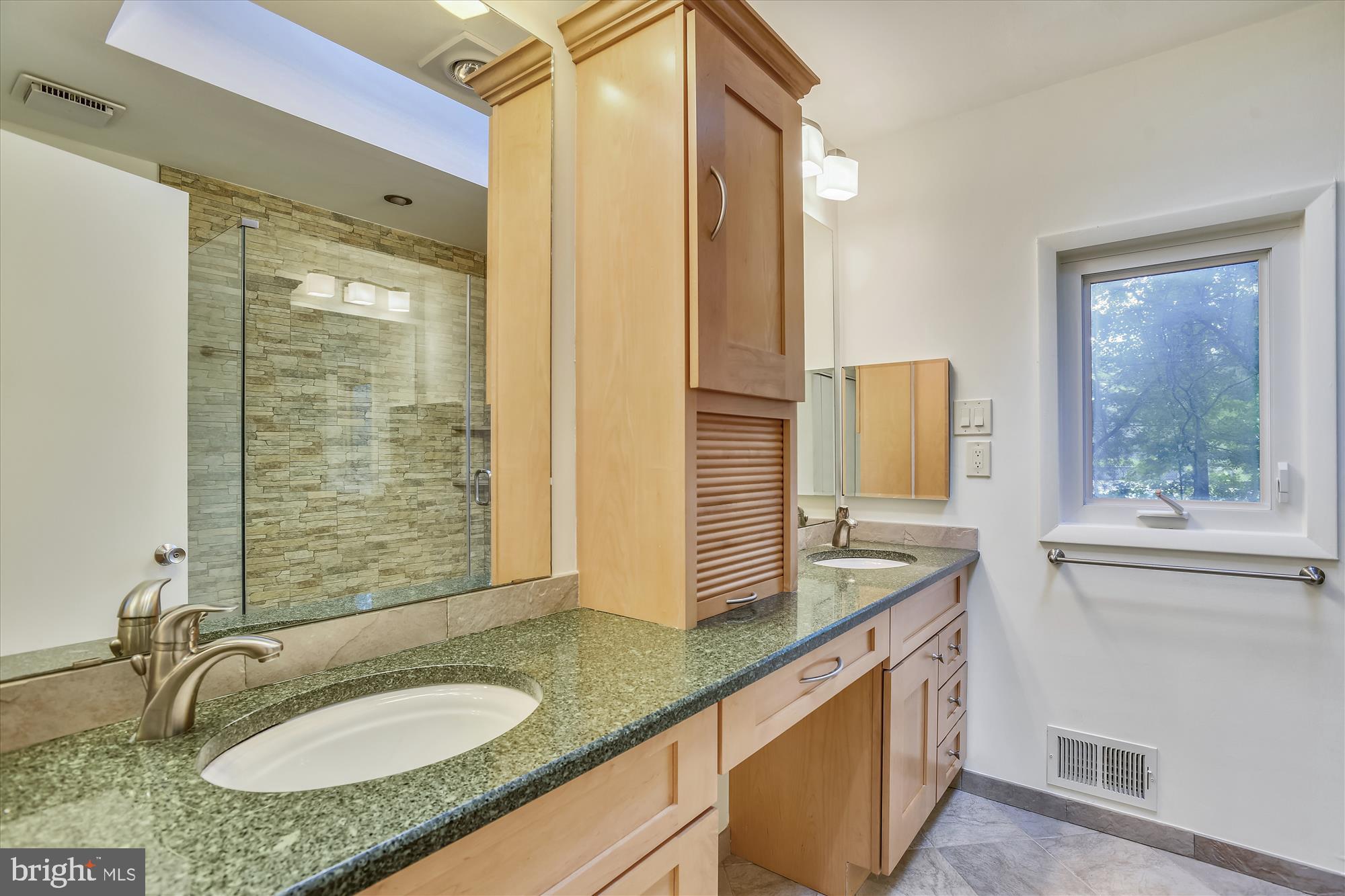 7917 Old Falls Road McLean, VA 22102 - Photo 4 of 35 Gallery Image 4