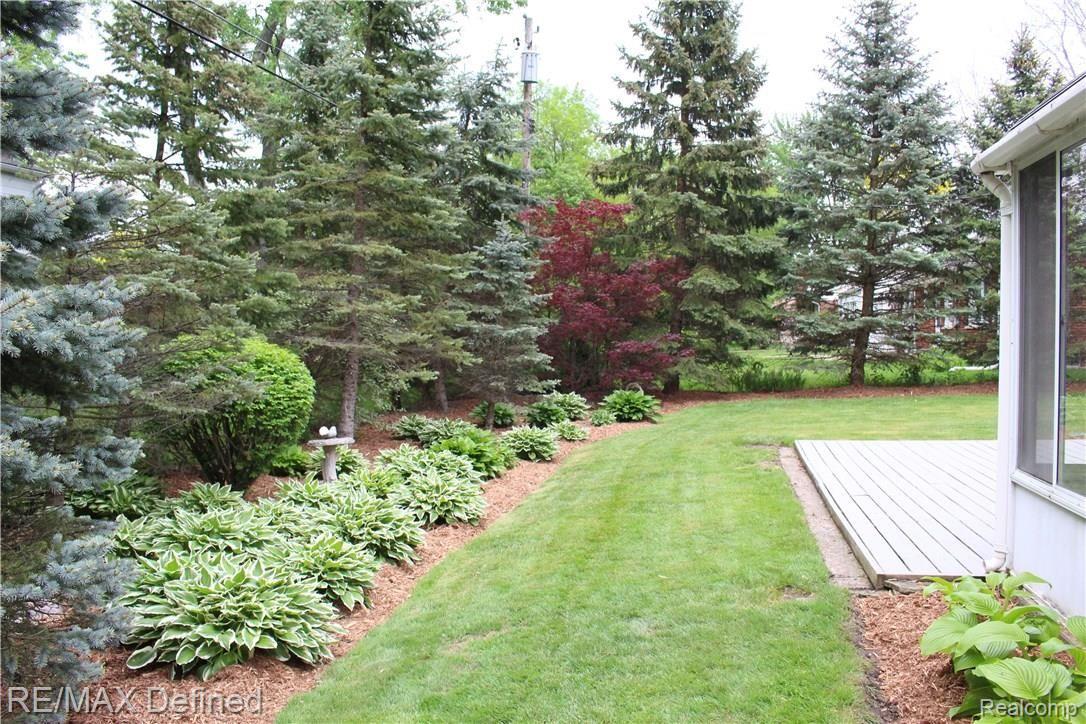 32332 Baintree Road Farmington, MI 48334 - Photo 4 of 35 IMG_1931.JPG