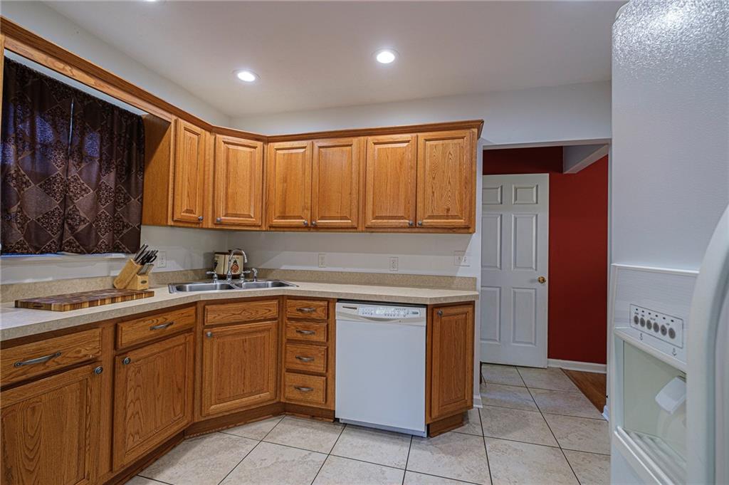 627 Harmony Road Baden, PA 15005 - Photo 6 of 25 Gallery Image 6