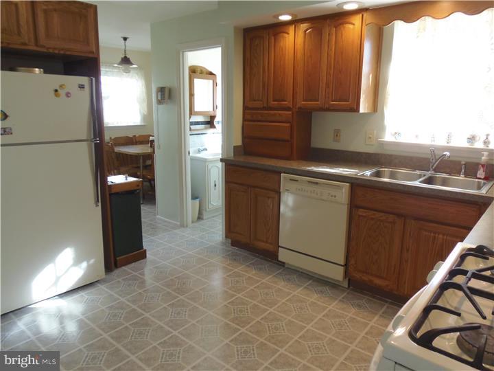 307 Wyndmoor Road Springfield, PA 19064 - Photo 8 of 25