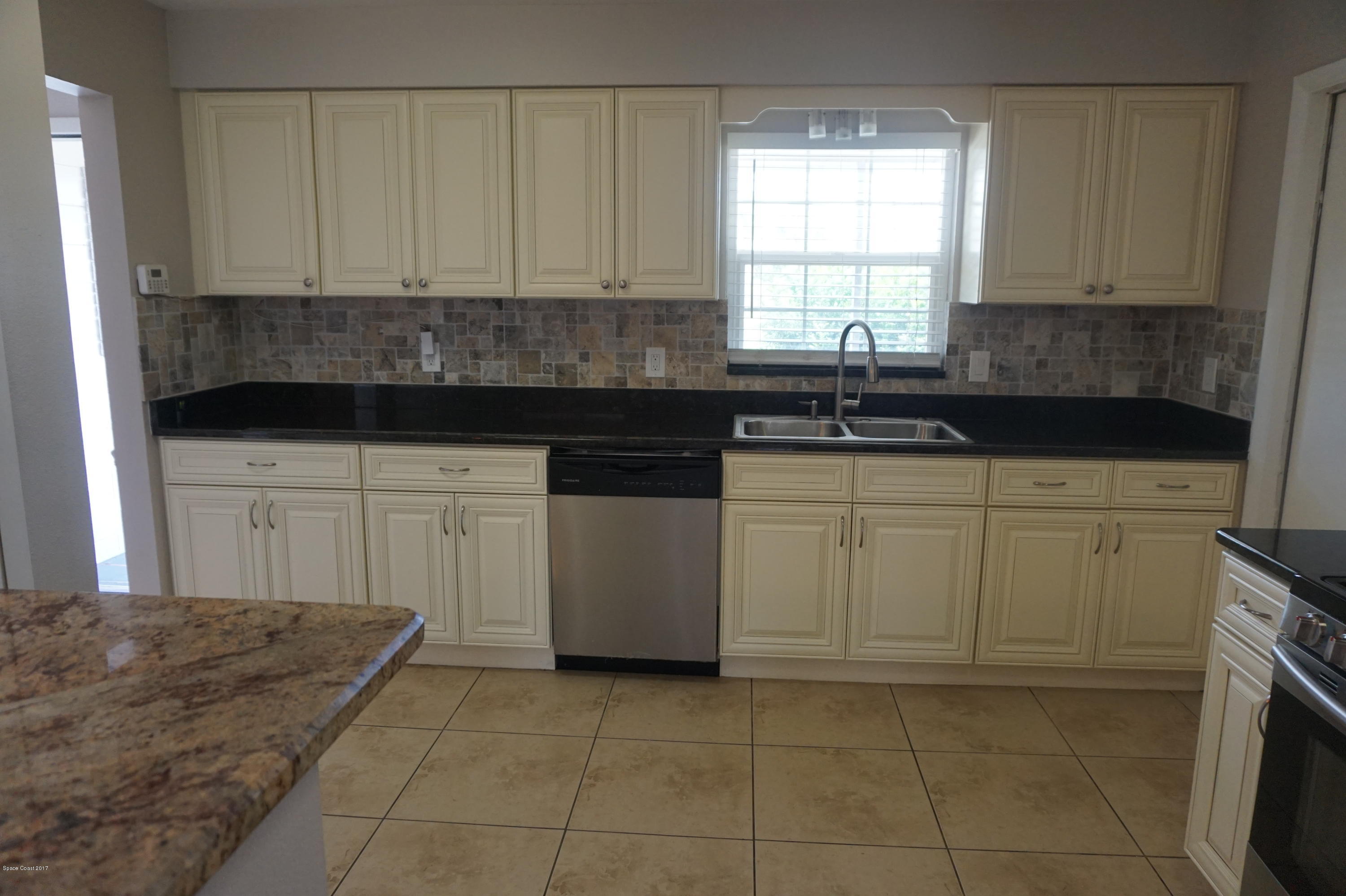 1073 Basque Drive Rockledge, FL 32955 - Photo 4 of 22 DSC01393