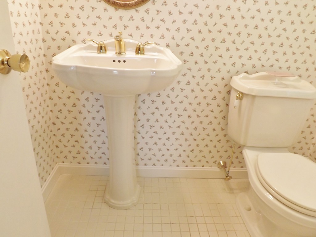37 Old Brook Road Shrewsbury, MA 01545 - Photo 17 of 24 Gallery Image 17