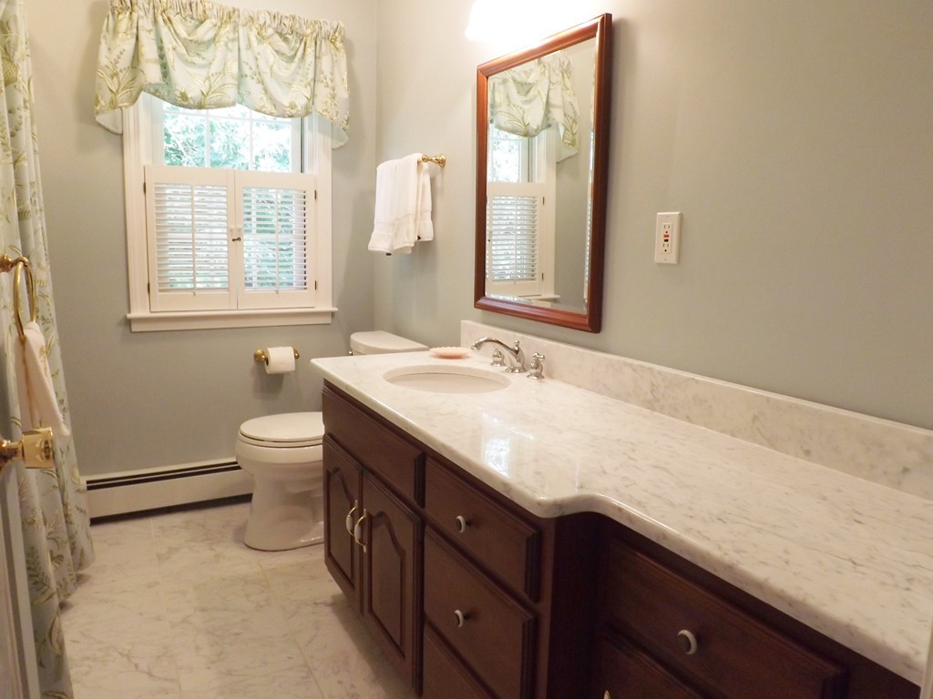 37 Old Brook Road Shrewsbury, MA 01545 - Photo 10 of 24 Gallery Image 10